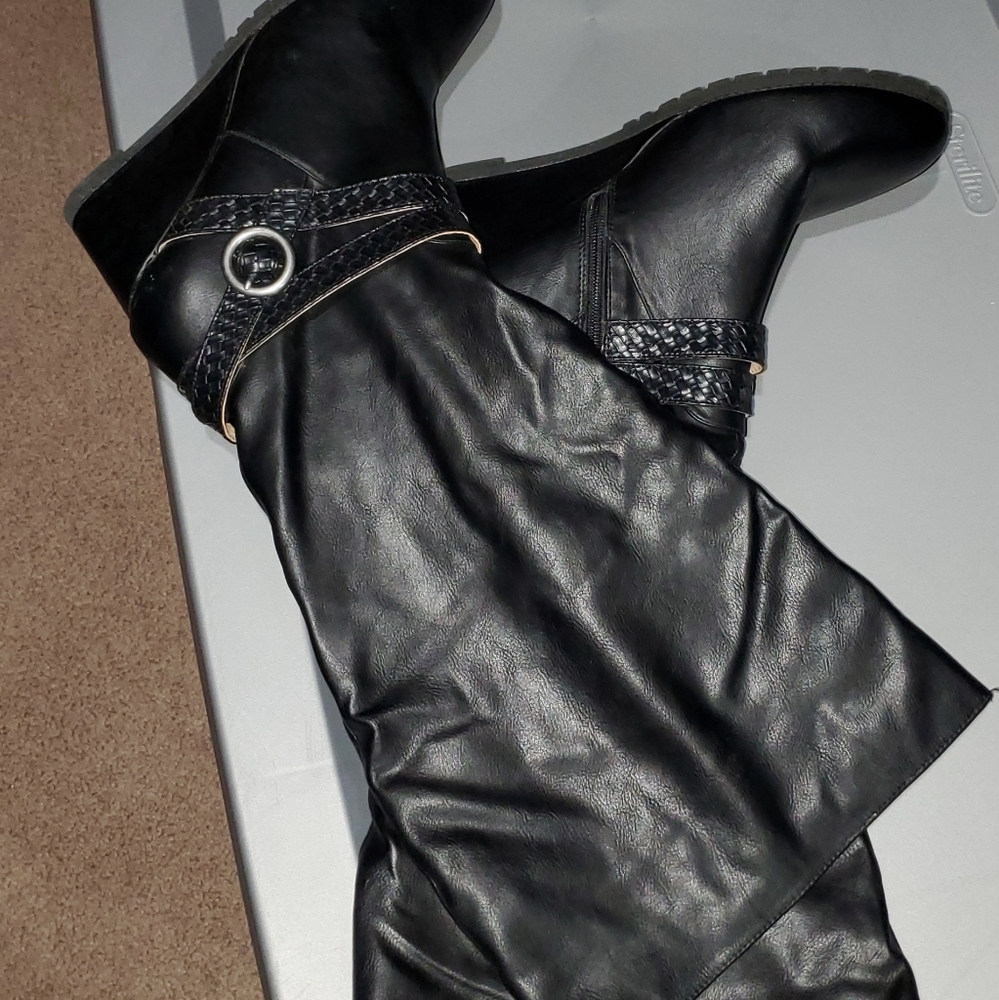 Knee boots - Picture 1 of 4